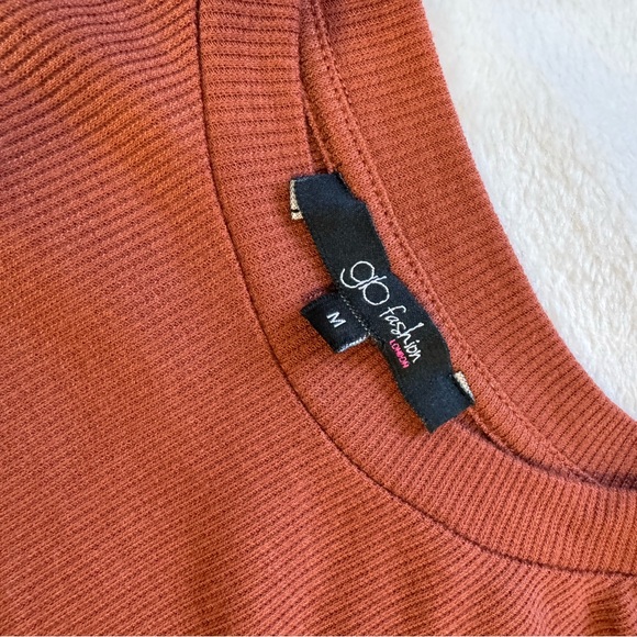 NWOT Francesca's Basic Rust Orange Knit Crop T Shirt with Scrunch Side Detail - Picture 2 of 7